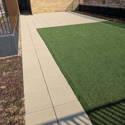 Hot Melt Roofing South East – finished roof terrace with artificial grass and paving tiles on flat roof